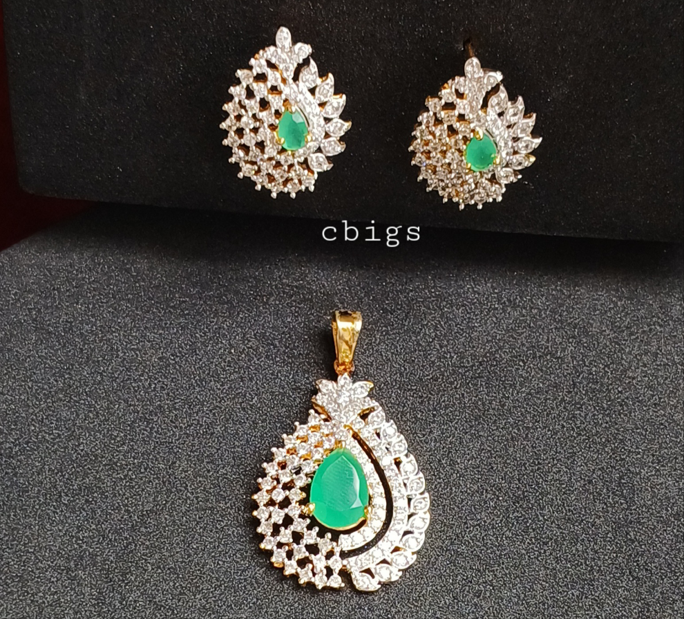 Designed pendant with earring set